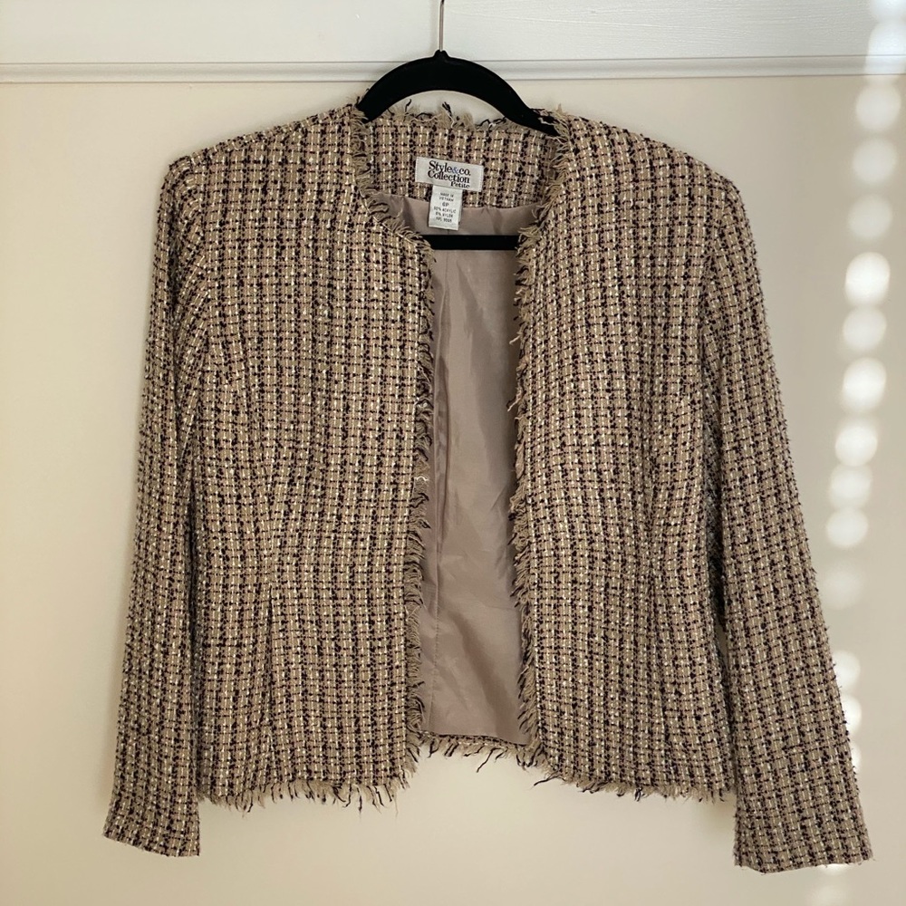 Style and Company tan tweed long sleeve blazer.